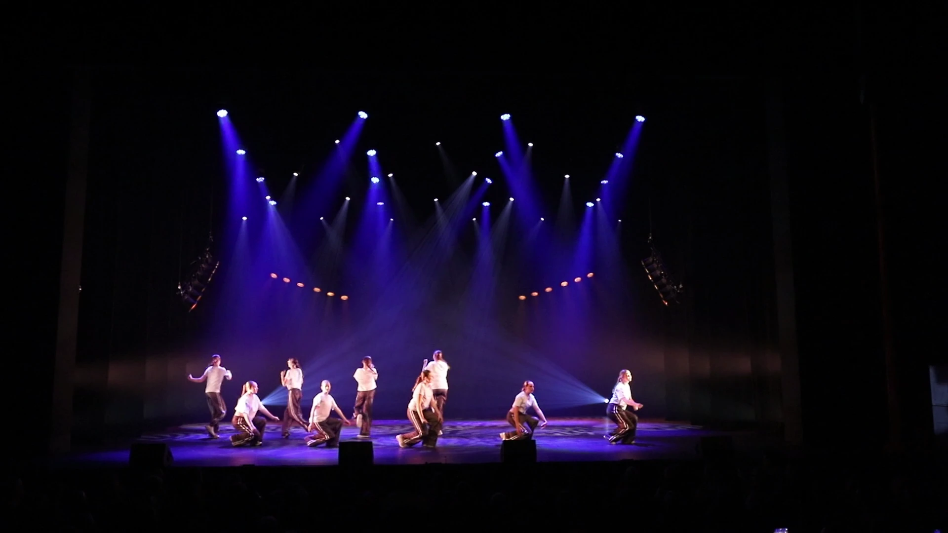 Beeld uit het optreden Dancemix 12+ tijdens The Magic of Dance