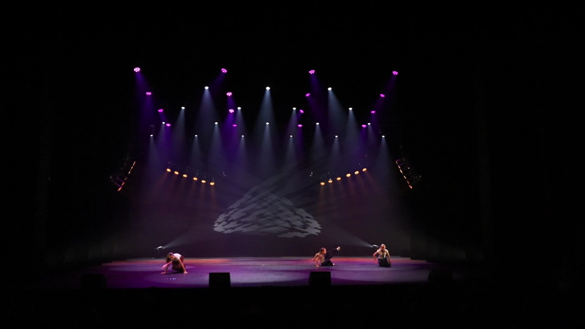 Beeld uit het optreden Maudy, Josephine & Zoe tijdens The Magic of Dance