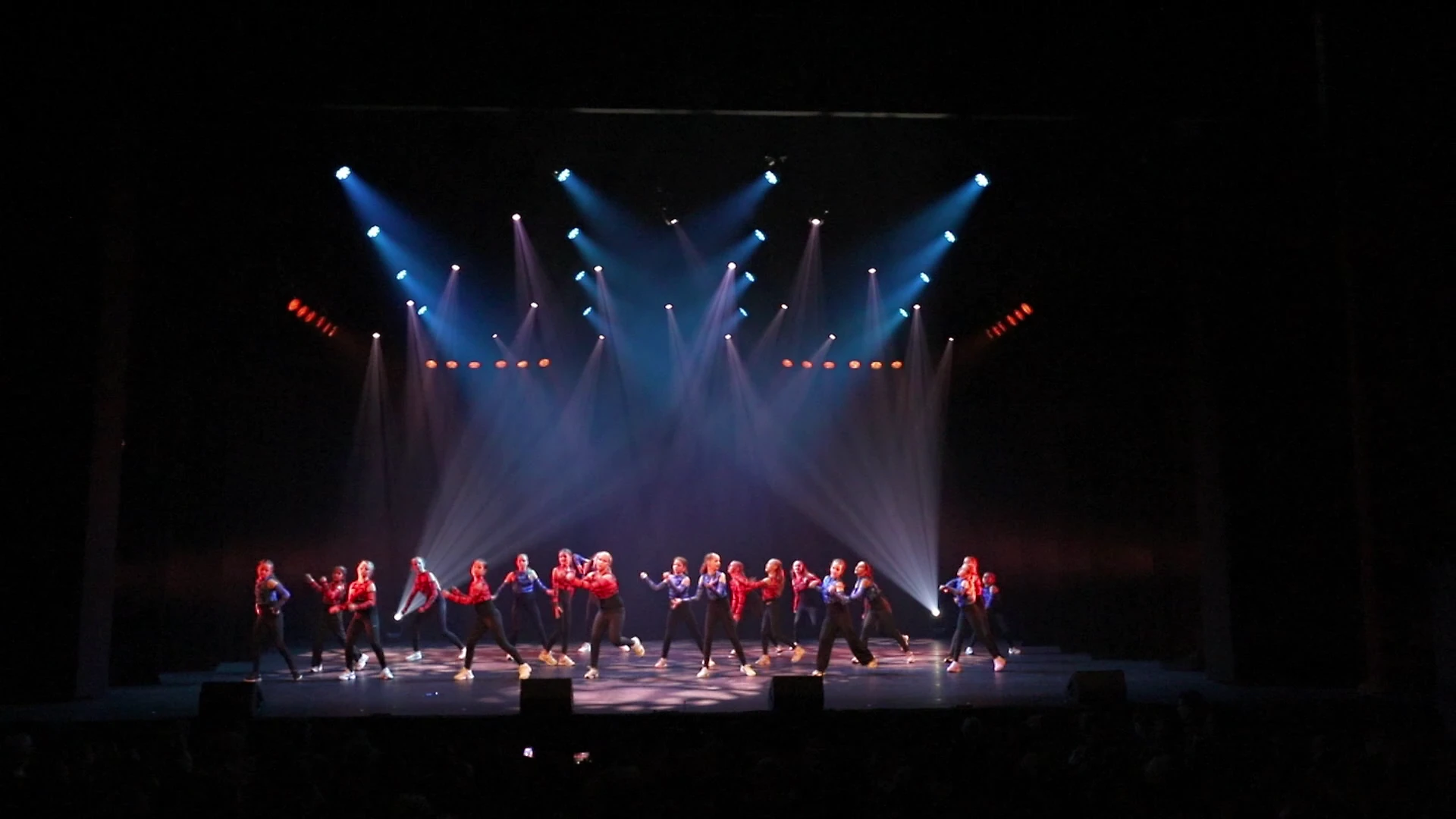 Beeld uit het optreden Dancemix 9-12 jaar tijdens The Magic of Dance