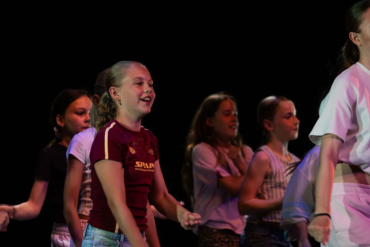 Leerlingen van Dansstudio Maaike tijdens de generale repetitie van The Magic of Dance in het Zaantheater